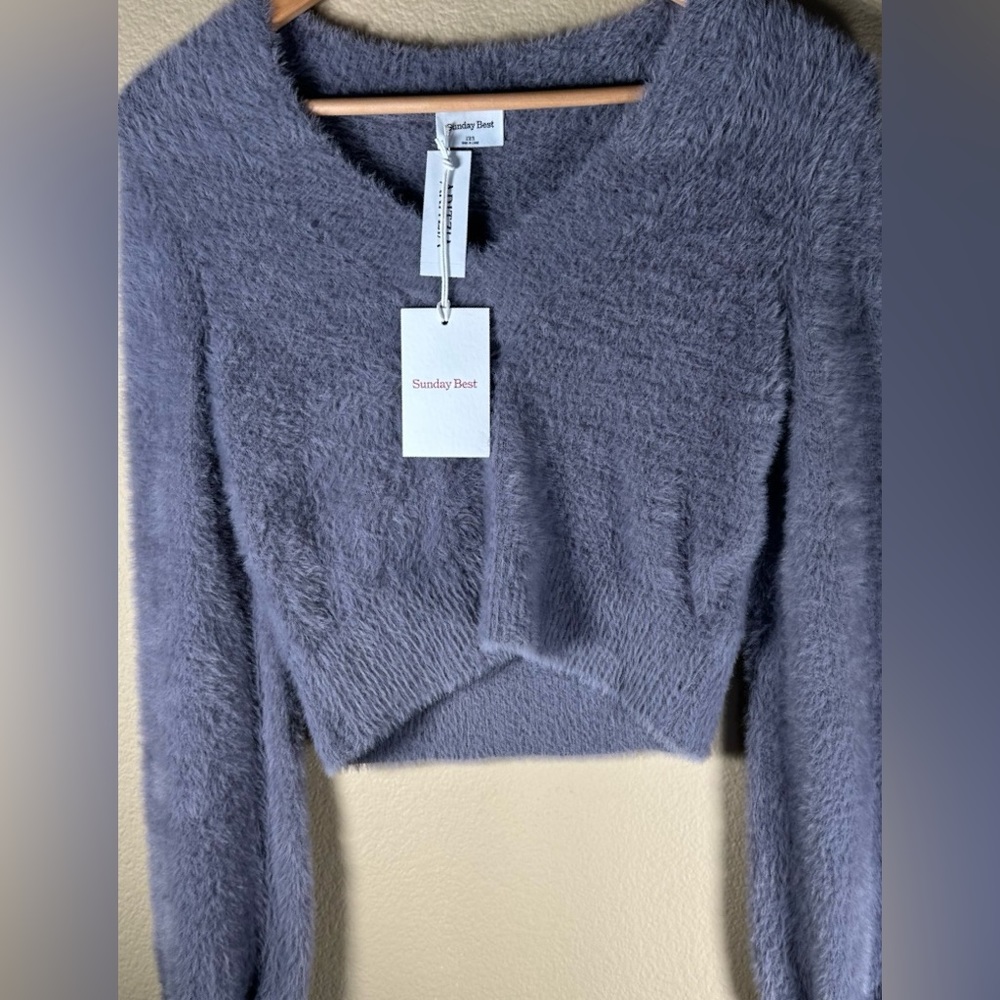 Brand New Aritzia Sunday Best Fuzzy Sweater - Picture 5 of 9